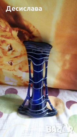 Ретро ваза от 80- те години на миналия век синьо стъкло 