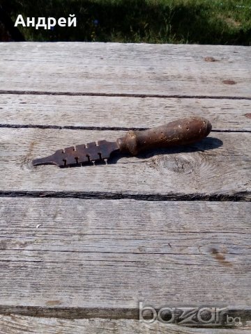 Старинен инструмент