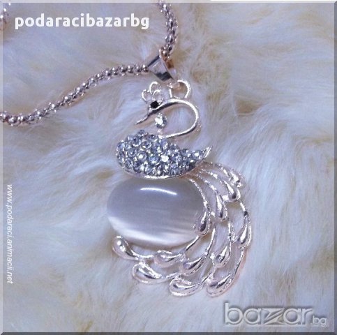 БЯЛ ПАУН – КОЛИЕ С КРИСТАЛ ОПАЛ, снимка 3 - Колиета, медальони, синджири - 8252754