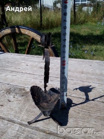 Свещник от ковано желязо, снимка 2 - Антикварни и старинни предмети - 18904154