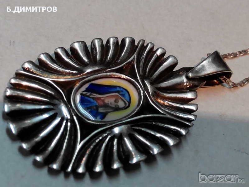 Стар сребърен медалион с емайл, снимка 1