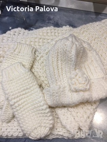 Шапка шал и ръкавици, снимка 1 - Шапки - 23521752