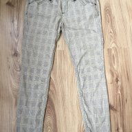 Дамски панталон PULL&BEAR оригинал, size 36, нежно каре, като НОВ, снимка 1 - Панталони - 11055396