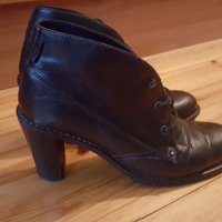 Обувки levi's 39номер, снимка 1 - Дамски обувки на ток - 19659884