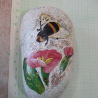 Речен камък с цветни апликации, снимка 1 - Други ценни предмети - 24800025