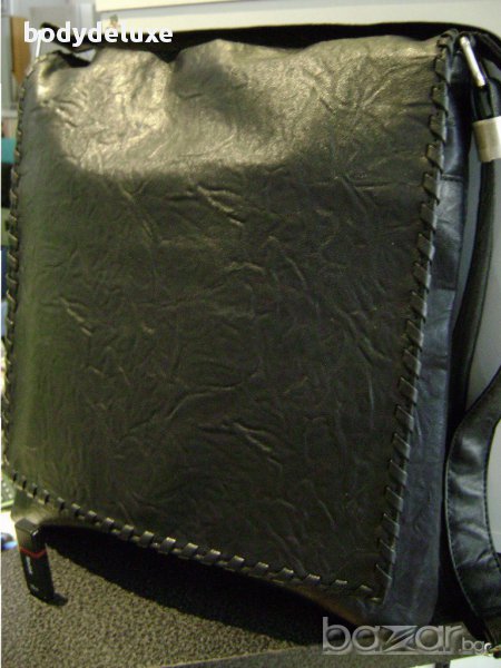 черна кожена чанта с капак , снимка 1