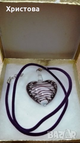 Медальон от италианско стъкло с формата на сърце, снимка 1 - Колиета, медальони, синджири - 23534173