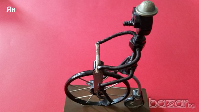 Английски Колекционерски Колоездач с Колело от Метални части гайки,шпилки винтове , снимка 2 - Антикварни и старинни предмети - 17782124