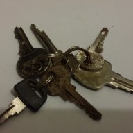 Продавам  ключове, снимка 1 - Други ценни предмети - 18449062