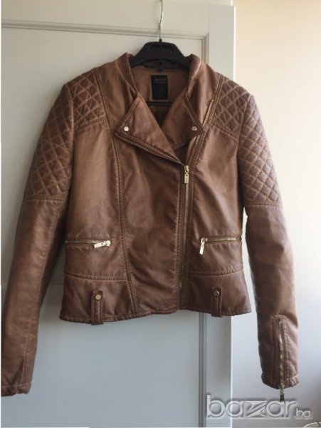 Дамско кожено яке BERSHKA, size M, екокожа, бежово-карамелено, златни ципове, като ново!!!, снимка 1