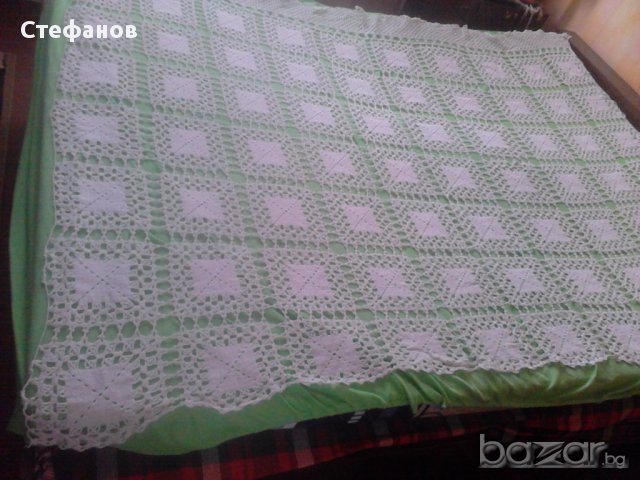 Покривало за легло-ръчно плетено на квадрати, снимка 8 - Покривки за легло - 15345952