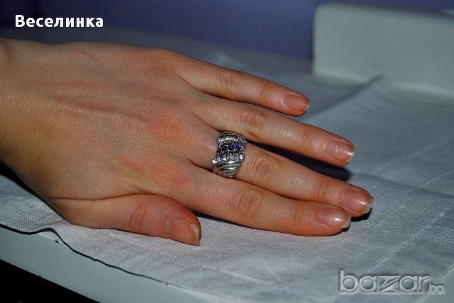 Сребърен пръстен с лилави и бели камъни- 031