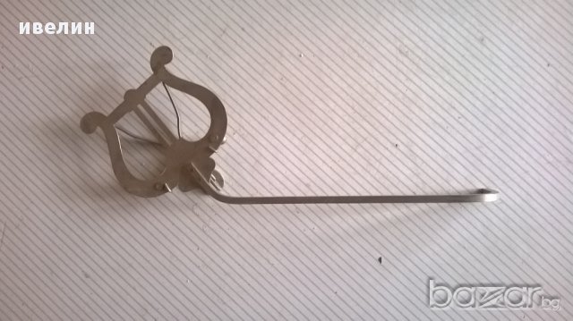 метална щипка за държане на нотни листове