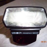 Автоматична програмна светкавица Minolta Program 3200i, снимка 3 - Светкавици, студийно осветление - 13474959