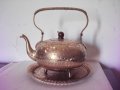 Стар чайник и поднос от месинг, снимка 1 - Антикварни и старинни предмети - 24589866