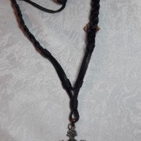 Гердан естествена кожа и метален кръст, снимка 1 - Колиета, медальони, синджири - 19926282