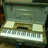 Продавам елекрически акордеон „Harmonna” - 5 регистъра, снимка 1 - Синтезатори - 16374016