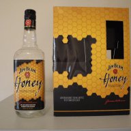 Празна колекционерска бутилка / шише от бърбън уиски Jim Beam Bourbon Honey, картонена кутия,алкохол, снимка 1 - Други ценни предмети - 10255680
