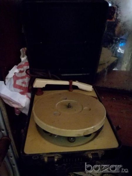 Продавам грамофони,радио стари, снимка 1