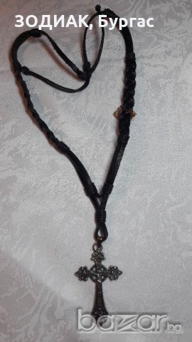 Гердан естествена кожа и метален кръст, снимка 1 - Колиета, медальони, синджири - 19926282