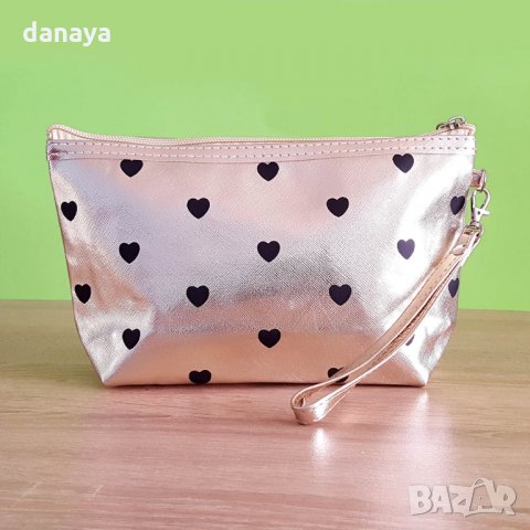 857 Дамски козметичен несесер за гримове козметична чанта златен цвят и сърца