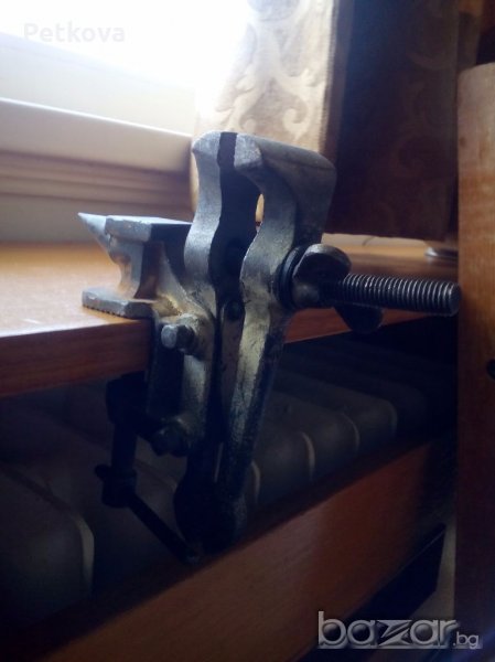 Менгеме с наковалня, снимка 1