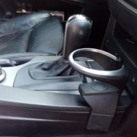 Поставка за чаши за BMW E60 / E61 - до скоростния лост, снимка 1 - Аксесоари и консумативи - 22883957