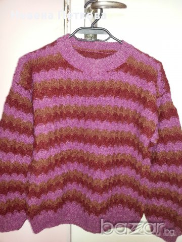 Дамски плетен пуловер на райета