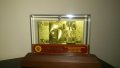 Сувенирна 10 евро златни банкноти в стъклена поставка и масивно дърво + Сертификат