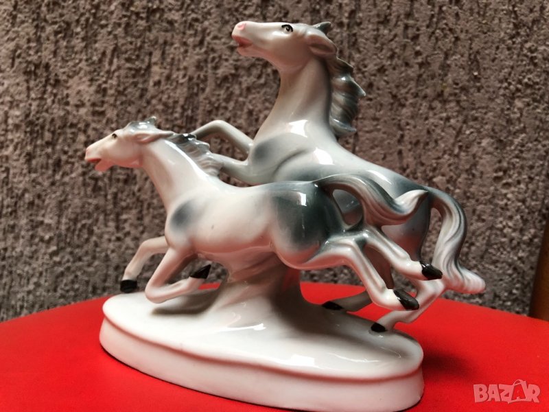 Порцеланова фигура "Мустанги" Germany 1930-те, снимка 1