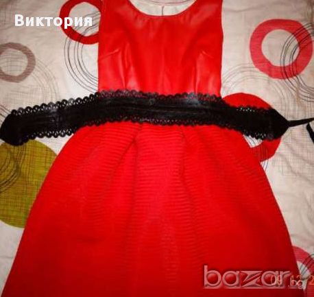 НОВА прекрасна червена рокля с черен колан , снимка 1
