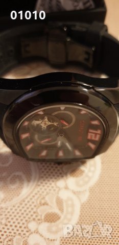 Cerruti автоматичен часовник перфектен като нов оригинален, снимка 2 - Мъжки - 25632027