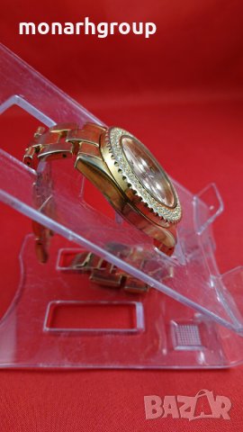 Дамски часовник с камъни, снимка 3 - Дамски - 25056356