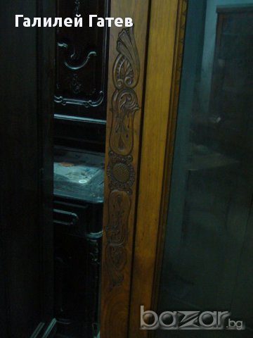 старинна витрина от орех, снимка 5 - Дивани и мека мебел - 11489212