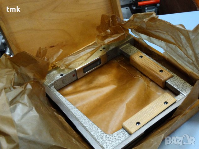 Рамков машинен нивелир KINEX 300x300 mm, снимка 2 - Измервателни инструменти - 24467153