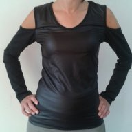 Блуза в черно с дълъг ръкав и открити рамене, снимка 1 - Блузи с дълъг ръкав и пуловери - 11863840