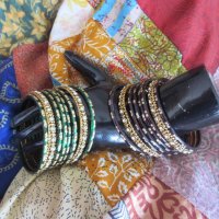 Индийски гривни - стъклени, перлени, пластмасови, снимка 18 - Гривни - 14247985