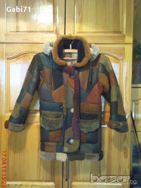 Кожухче децко с качулка от естествена кожа, подходящо за 3-4 годишно дете, снимка 1