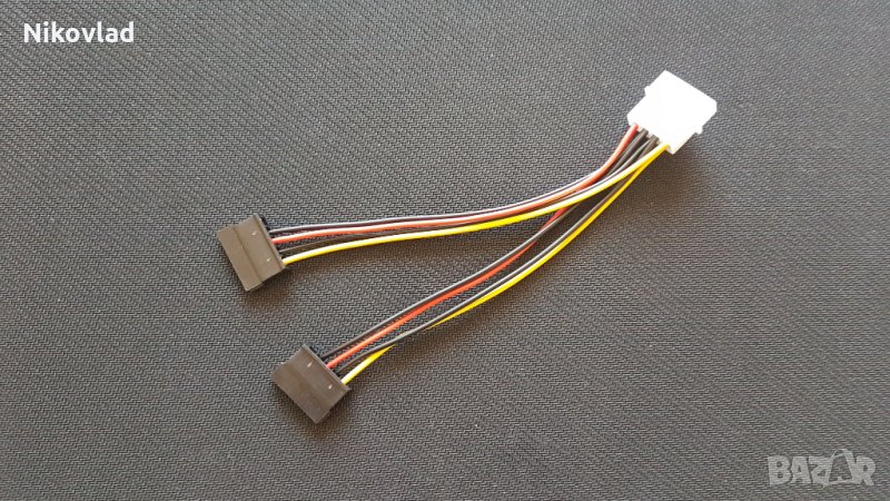 4 Pin IDE Molex to Serial ATA SATA , снимка 1