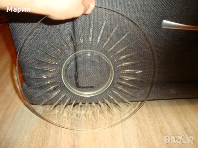 Стъклена чиния ,плато