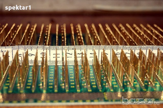 ПЛАТКА ЗА МОНТАЖ Е ЕЛЕКТРОННИ ЕЛЕМЕНТИ С ПОЗЛАТЕНИ КРАЧЕТА