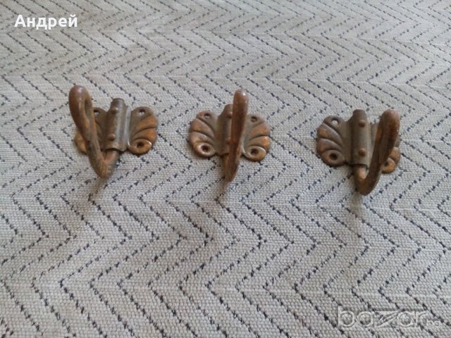 Старинни метални окачалки