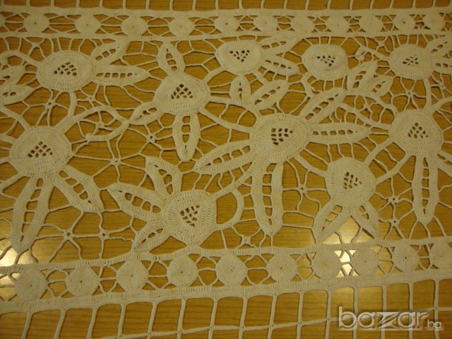 Ръчно плетена покривка, снимка 2 - Покривки за маси - 7827570