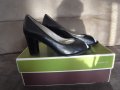 Продавам дамски обувки на ток, черни, нови, естествена кожа номер 35 марка Naturalizer, снимка 1 - Дамски обувки на ток - 22517063