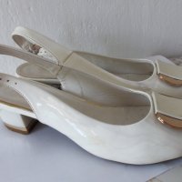 Бели лачени обувки, снимка 1 - Дамски елегантни обувки - 25802718