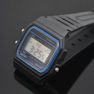 Нов електронен часовник с класическа форма ретро класика черен хронометър дата спортен, снимка 2 - Други - 11843449