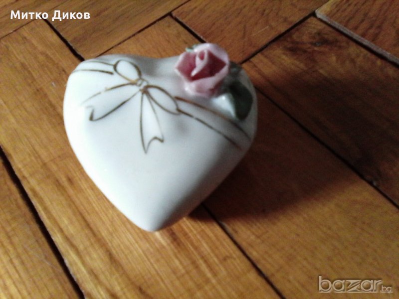 Керамично сърчице старо за бижута и украса, снимка 1