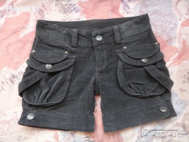 Къси кафяви панталонки