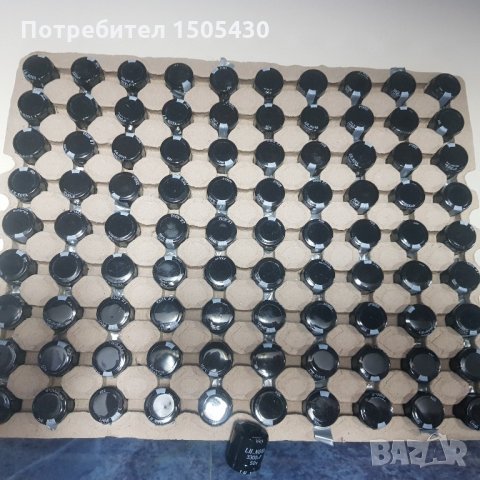 Кондензатори 3300мф/50в-90бр.