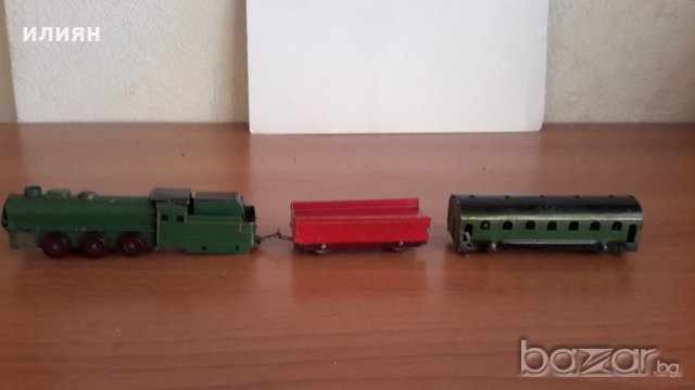 Ламаринен влак от три части има забележки по него , снимка 1 - Колекции - 18280999